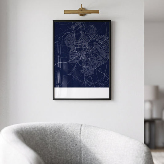 Hitchin — Framed Map Print (Navy)